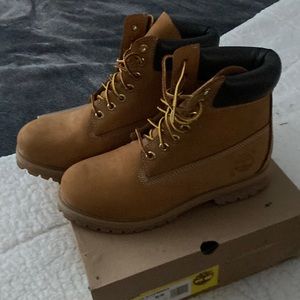 TIMBERLAND 6 inch PREMIUM WHEAT mens size 8